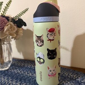 Owala “Catwala” - Urban Outfitters